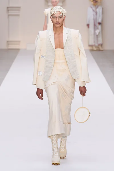 Look 32